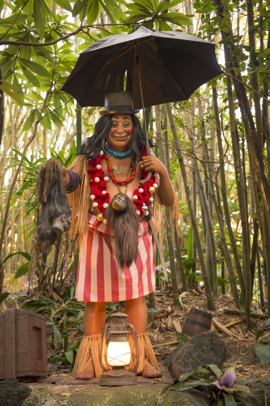 Estátua do Trader Sam que dá nome ao bar, parte da atração Jungle Cruise