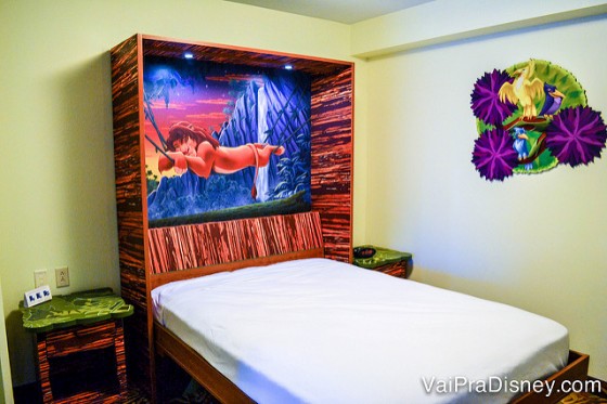 Mesa que vira cama, já como cama! Detalhe: além da decoração essa cama-mesa tem uma luz gradual, perfeita para crianças com medo de escuro. Elas podem escolher o nível de iluminação. 