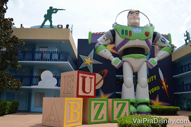 O Buzz também aparece na decoração da área do Toy Story do All Star Movies.