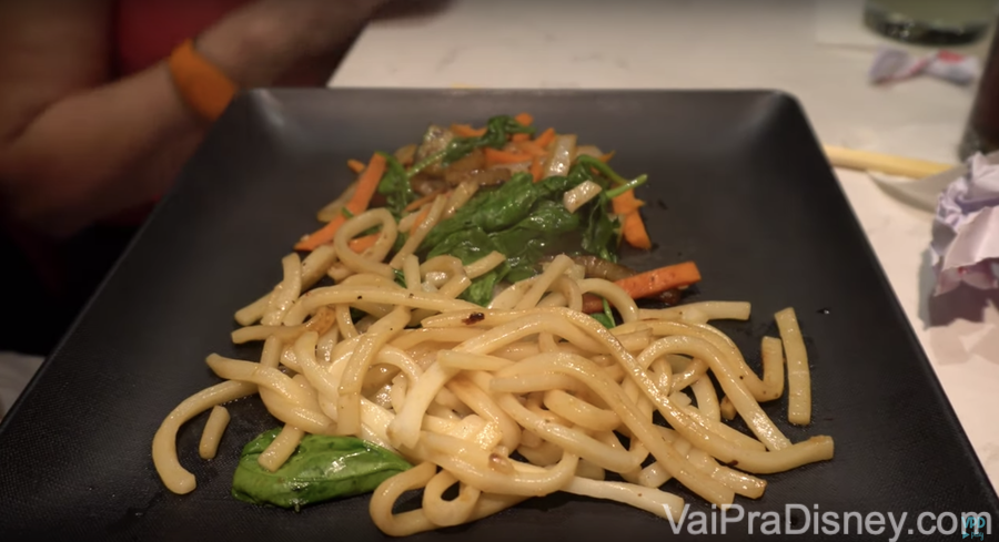 Foto do macarrão Udon servido no Teppan Edo, mais grossinho 