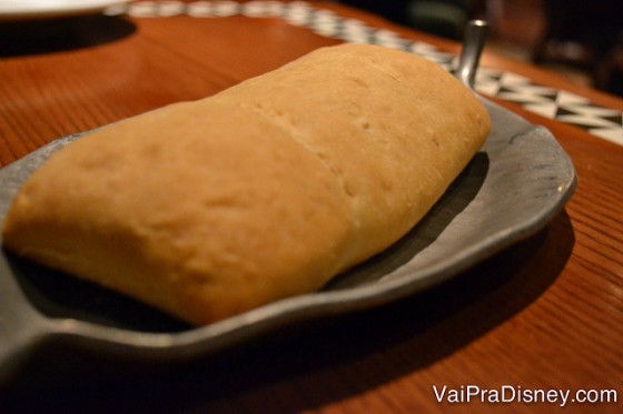 Foto do pão com abacaxi que é servido no restaurante 