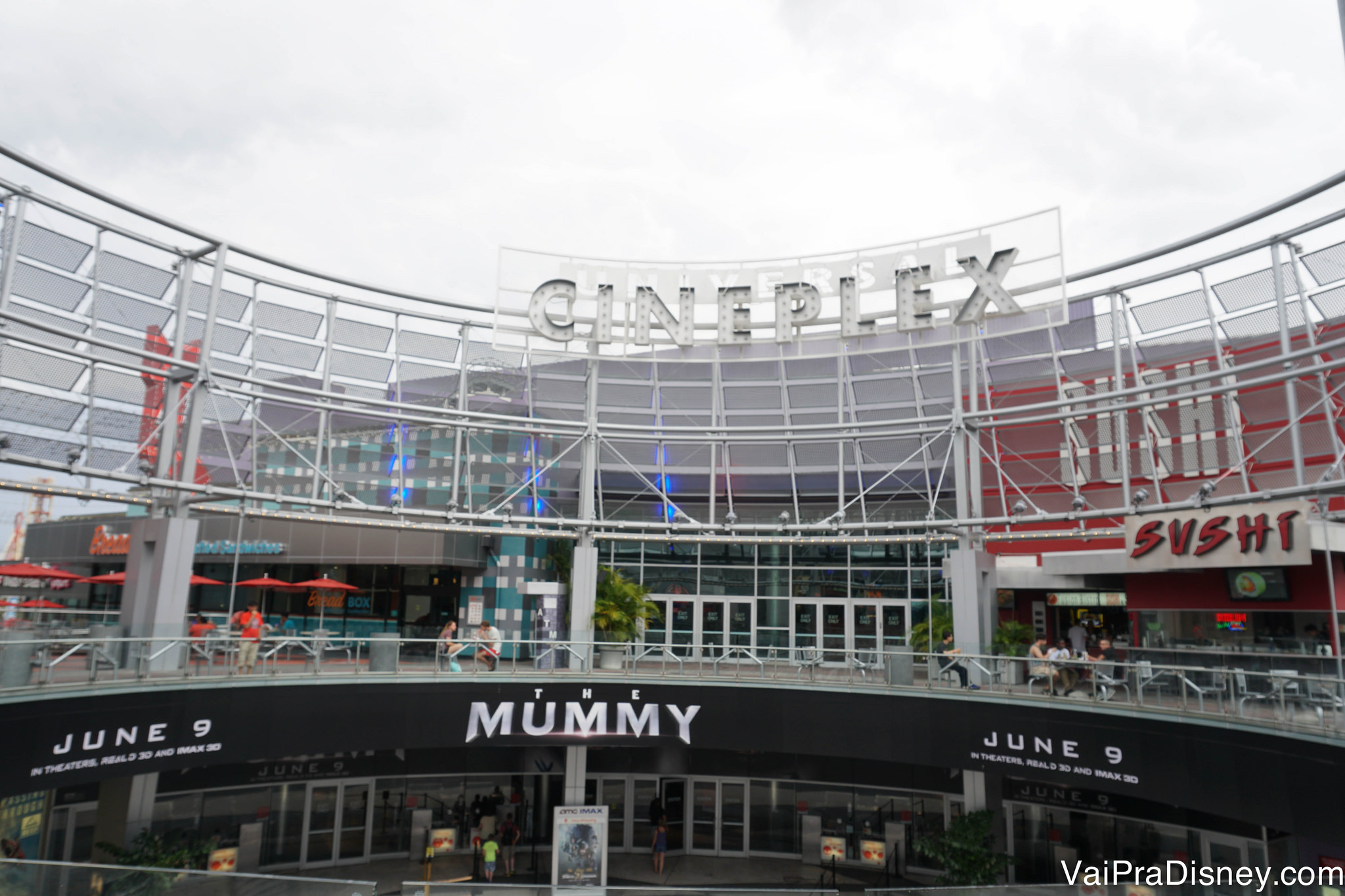 Foto do gigante complexo de cinemas do CityWalk, chamado de Cineplex 