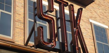 Foto da placa do STK, a steakhouse de Disney Springs em Orlando