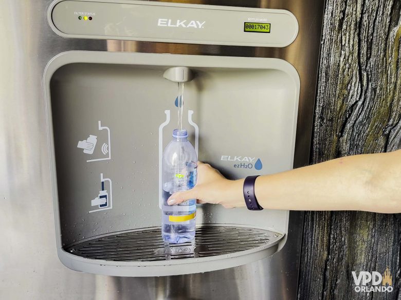 Imagem do bebedouro para encher a garrafa de água