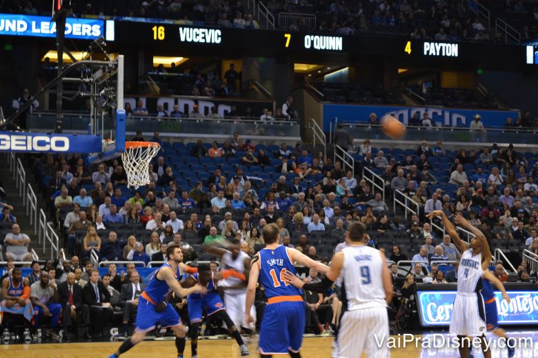 Algum jogo do Orlando Magic contra o New York Knicks!