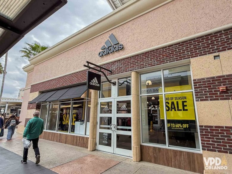 Imagem da fachada da loja da Adidas no Premium Outlet Vineland