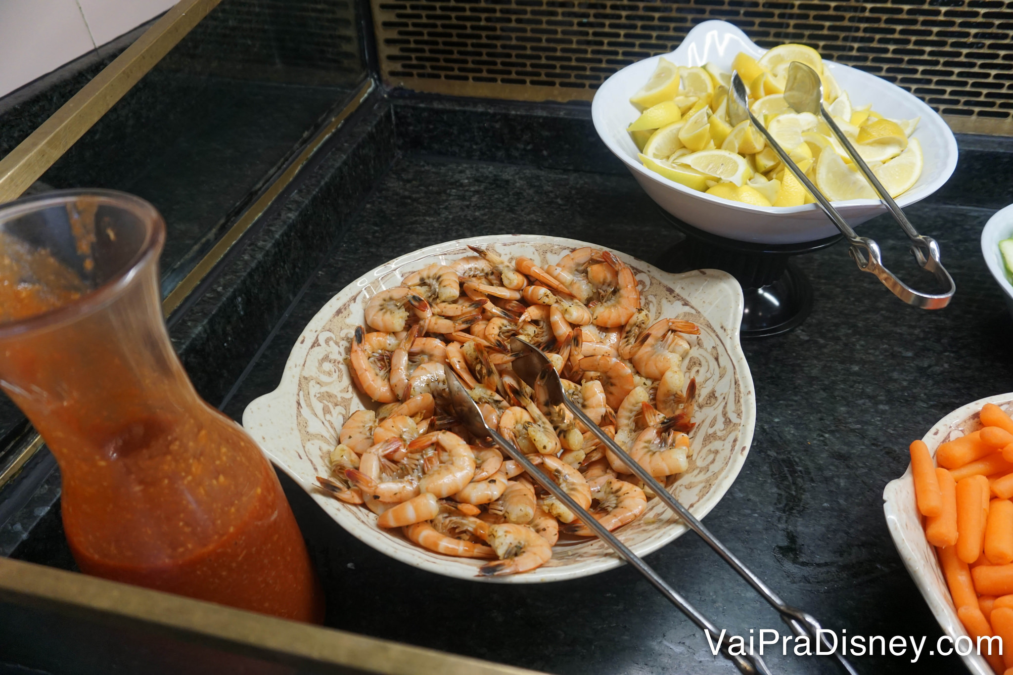 Foto do camarão no buffet do almoço do Crystal Palace