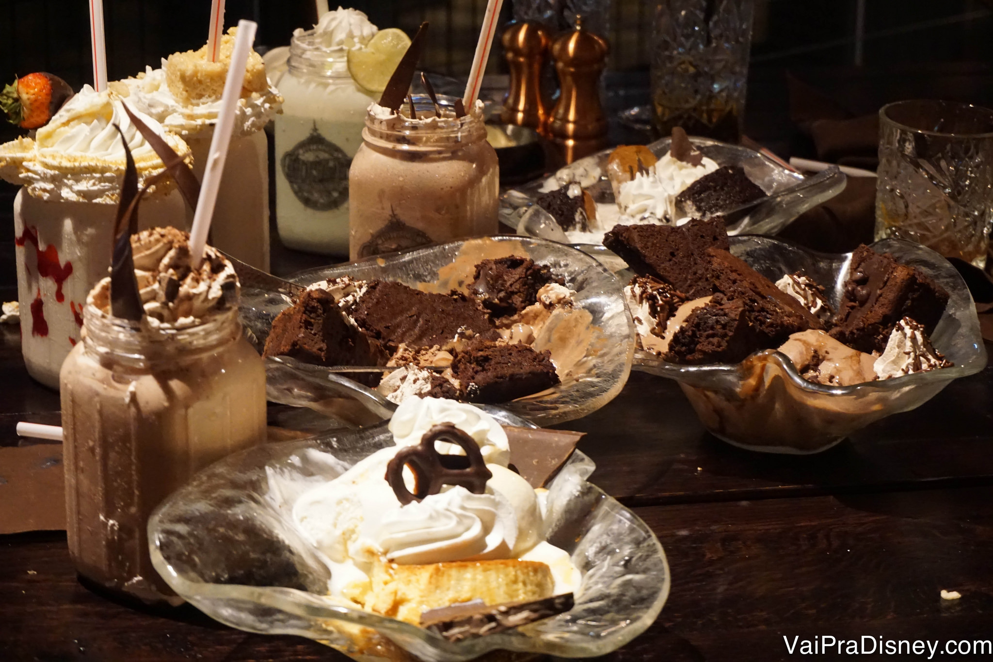 A sobremesa Brookies Cookies and Cream no Toothsome Chocolate Emporium