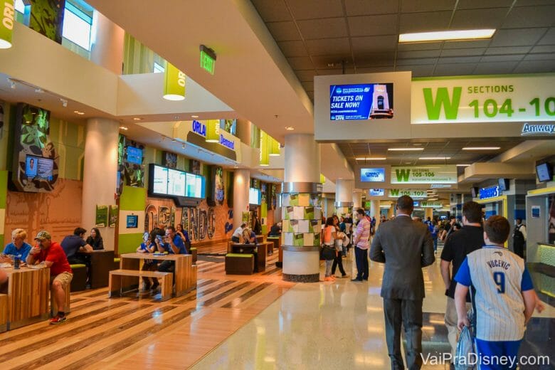 Veja só a limpeza e organização da área interna da arena do Orlando Magic. Só na NBA mesmo