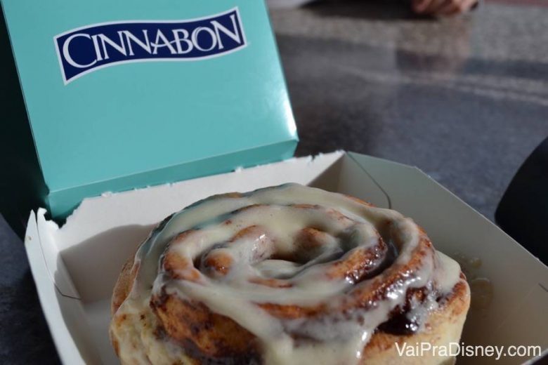 O delicioso (e gigante) cinnamon roll do Cinnabon