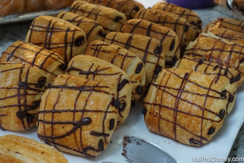 Foto do pão com chocolate no Chef Mickey's