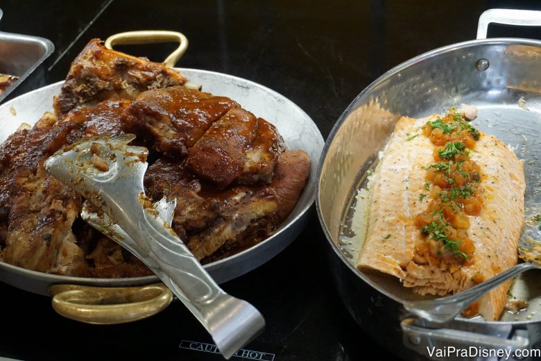 Foto das comidas de almoço no Chef Mickey's