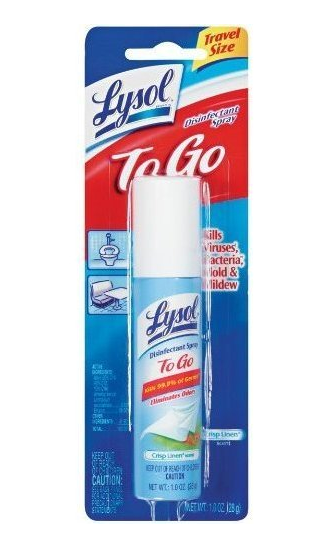 Foto da embalagem do spray desinfetante Lysol, útil para limpar superfícies para prevenir contato com o coronavírus. 