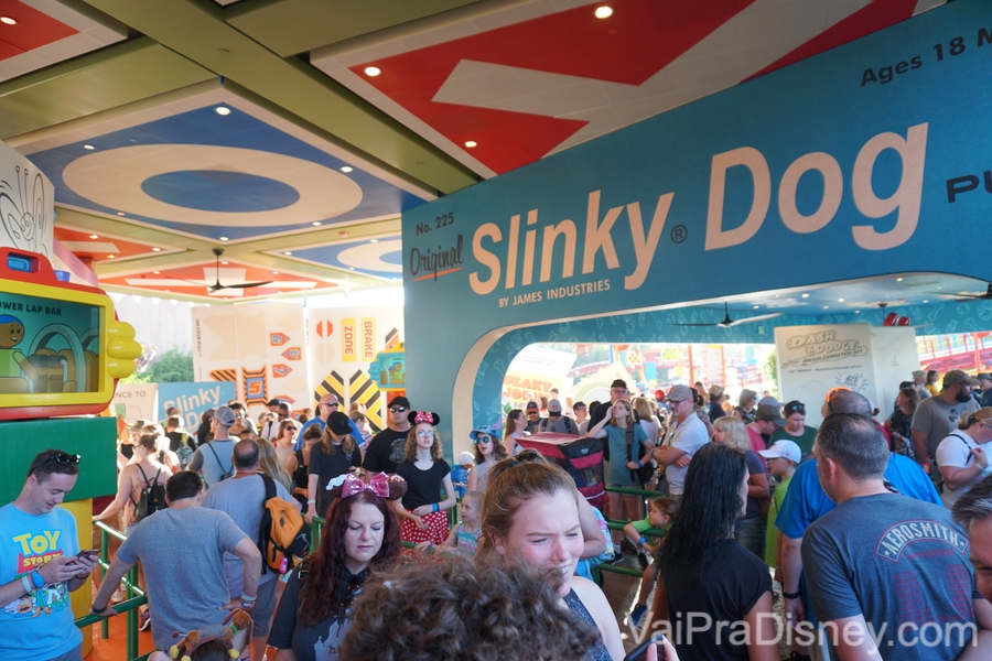 A montanha russa do Slinky em Toy Story Land sempre tem fila, e um Fastpass+ aqui vale ouro!