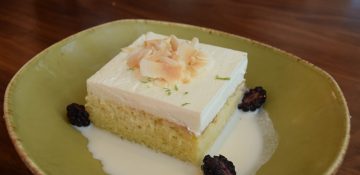 Foto do prato com o bolo tres leches do Frontera Cocina, em Disney Springs