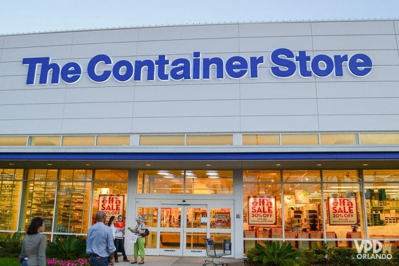 O paraíso das pessoas organizadas (como o Felipe). E até as menos organizadas (como eu) acabam se apaixonando pela Container Store! Foto da fachada da loja The Container Store 