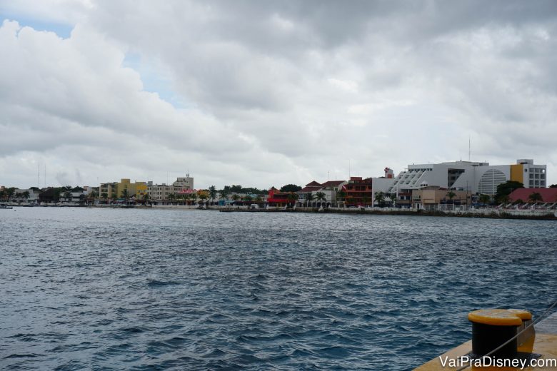 Foto de Cozumel e do mar no dia chuvoso 