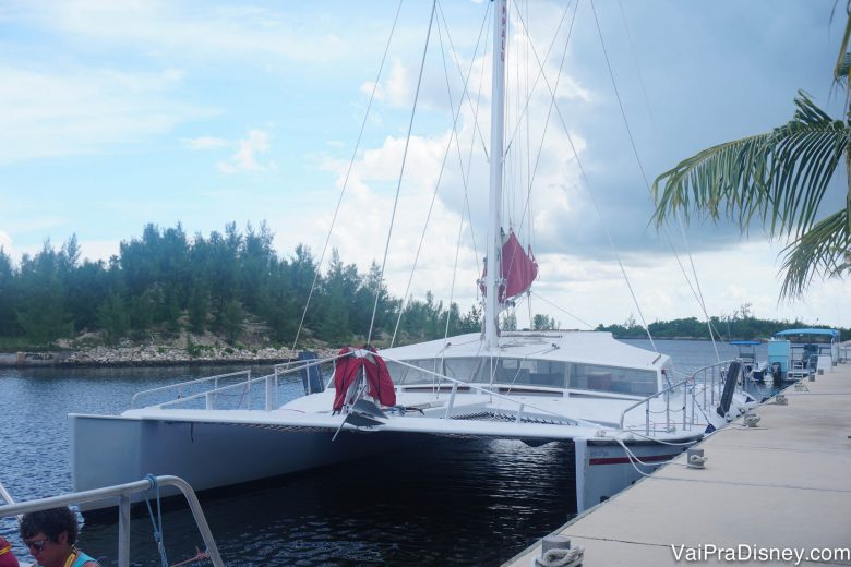 Foto de um catamaran no píer em Grand Cayman 