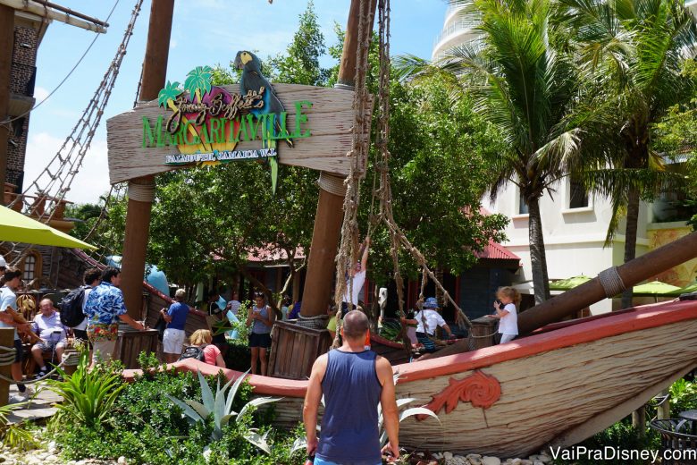 Foto do bar Margaritaville em Falmouth, na praia 