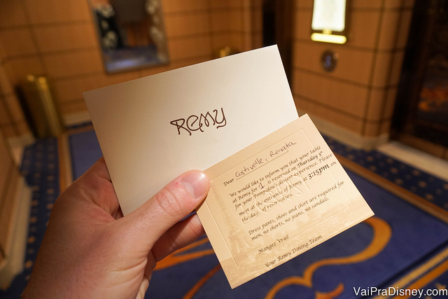 Foto da cartinha que chegou na nossa cabine confirmando a reserva do Remy Pompidou Dessert Experience