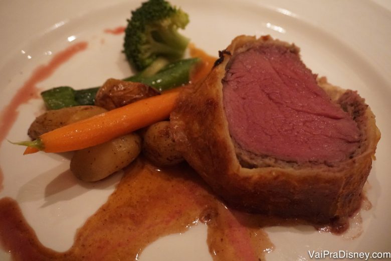 Foto da carne do último jantar no Disney Fantasy, no Royal Court 