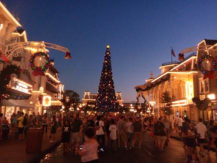 Luis e a família ficaram encantados com o Magic Kingdom decorado para o Natal.