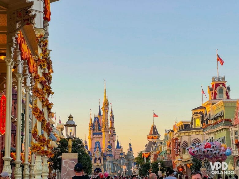 Um dos parques que todo mundo quer ter ingressos para visitar: Magic Kingdom, da Disney! :)