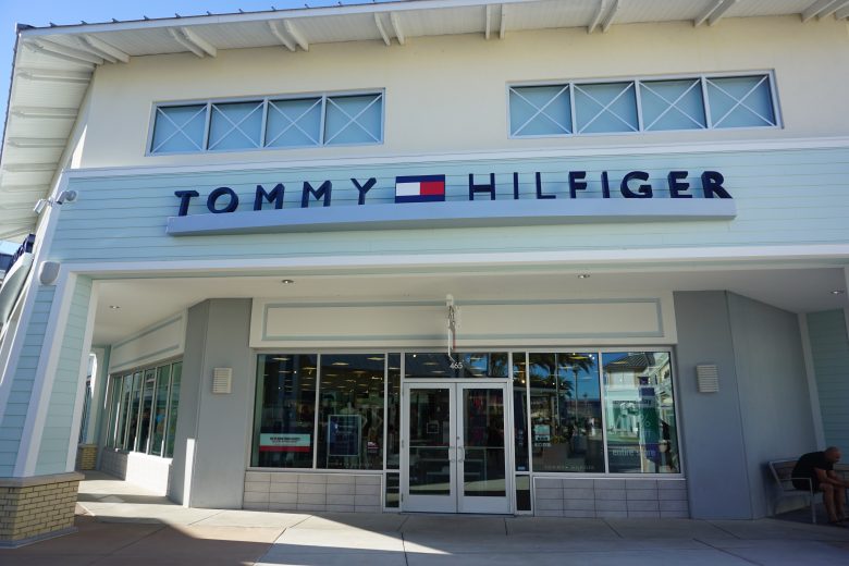 Foto da fachada da loja Tommy Hilfiger no Premium Outlet de Tampa 