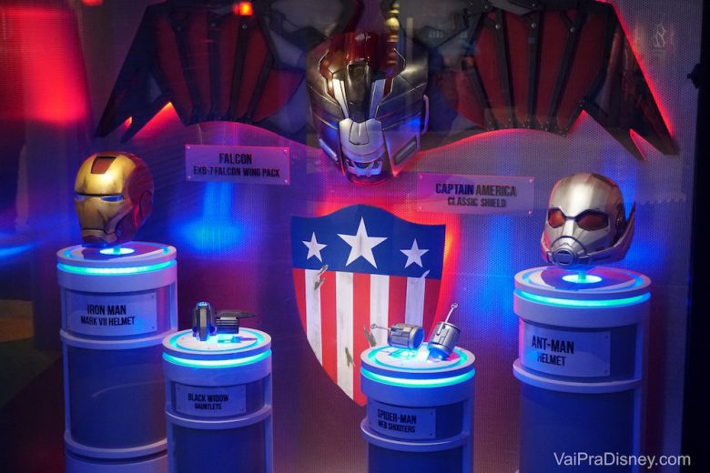 Imagem de itens de Marvel encontrado no clube infantil do navio da Disney.