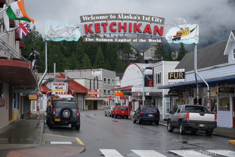 Imagem de Ketchikan, uma das paradas dos cruzeiros da Disney no Alasca.