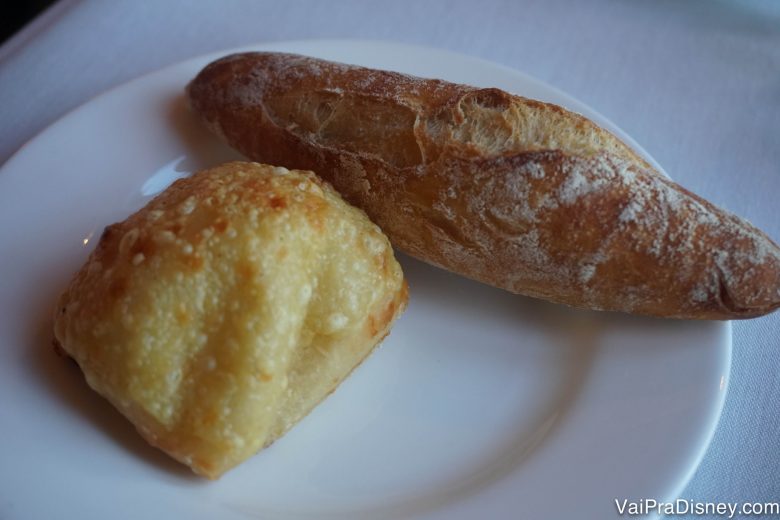 Os pães servidos antes do almoço 