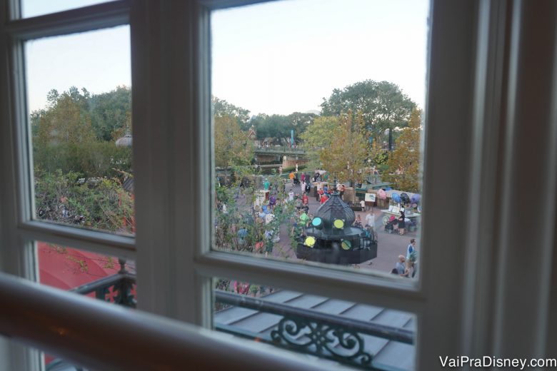 A vista da janela, que dá para o pavilhão da França no Epcot