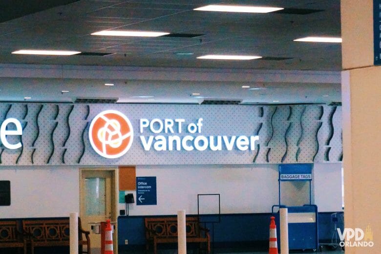 Entrada do porto de Vancouver, no Canadá, de onde saem os cruzeiros da Disney para o Alasca.