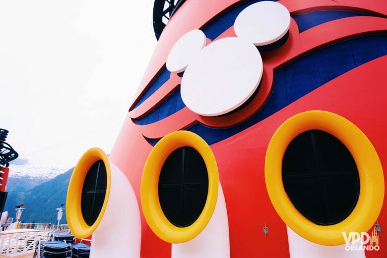 Funnel do navio Disney Wonder, no Alasca.