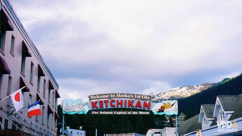 Imagem de Ketchikan, uma das paradas dos cruzeiros da Disney no Alasca.