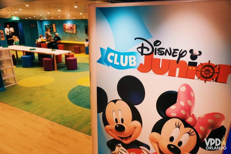 Foto de um dos clubes infantis do navio durante o cruzeiro do Alaska, o Club Disney Junior 