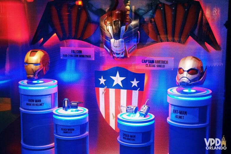 Imagem de itens de Marvel encontrado no clube infantil do navio da Disney.