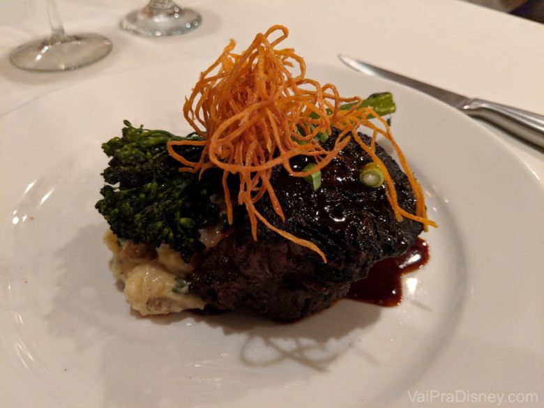 Filet mignon que o Felipe pediu no Chef's Table at the Edgewater