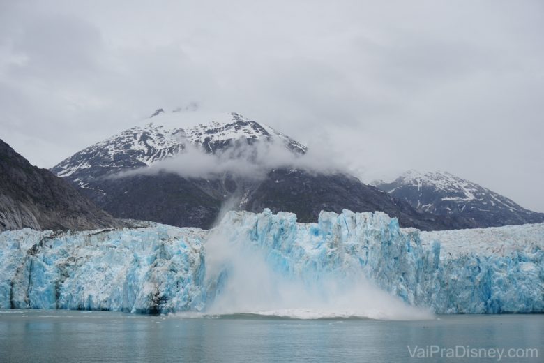 Foto da geleira durante o passeio pelo Endicott Arm no cruzeiro pelo Alaska 