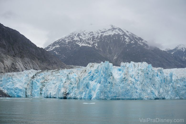 Foto da geleira durante o passeio pelo Endicott Arm no cruzeiro pelo Alaska 