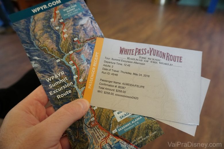 Foto dos ingressos do passeio pelo White Pass & Yukon Route, o caminho da corrida pelo ouro 