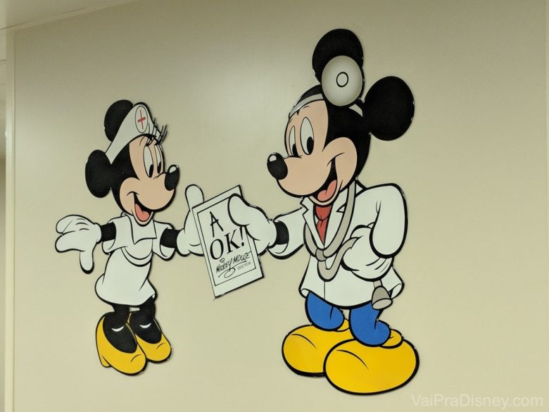 O centro de saúde do Disney Wonder é todo decorado, ótimo para manter as crianças distraídas. Decoração da Minnie e do Mickey 