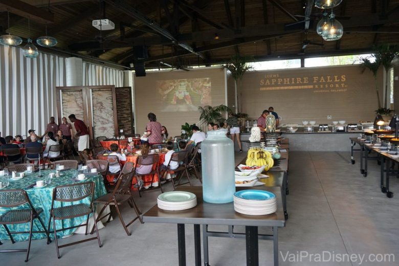 Foto do espaço do buffet no no café da manhã com os personagens de Meu Malvado Favorito