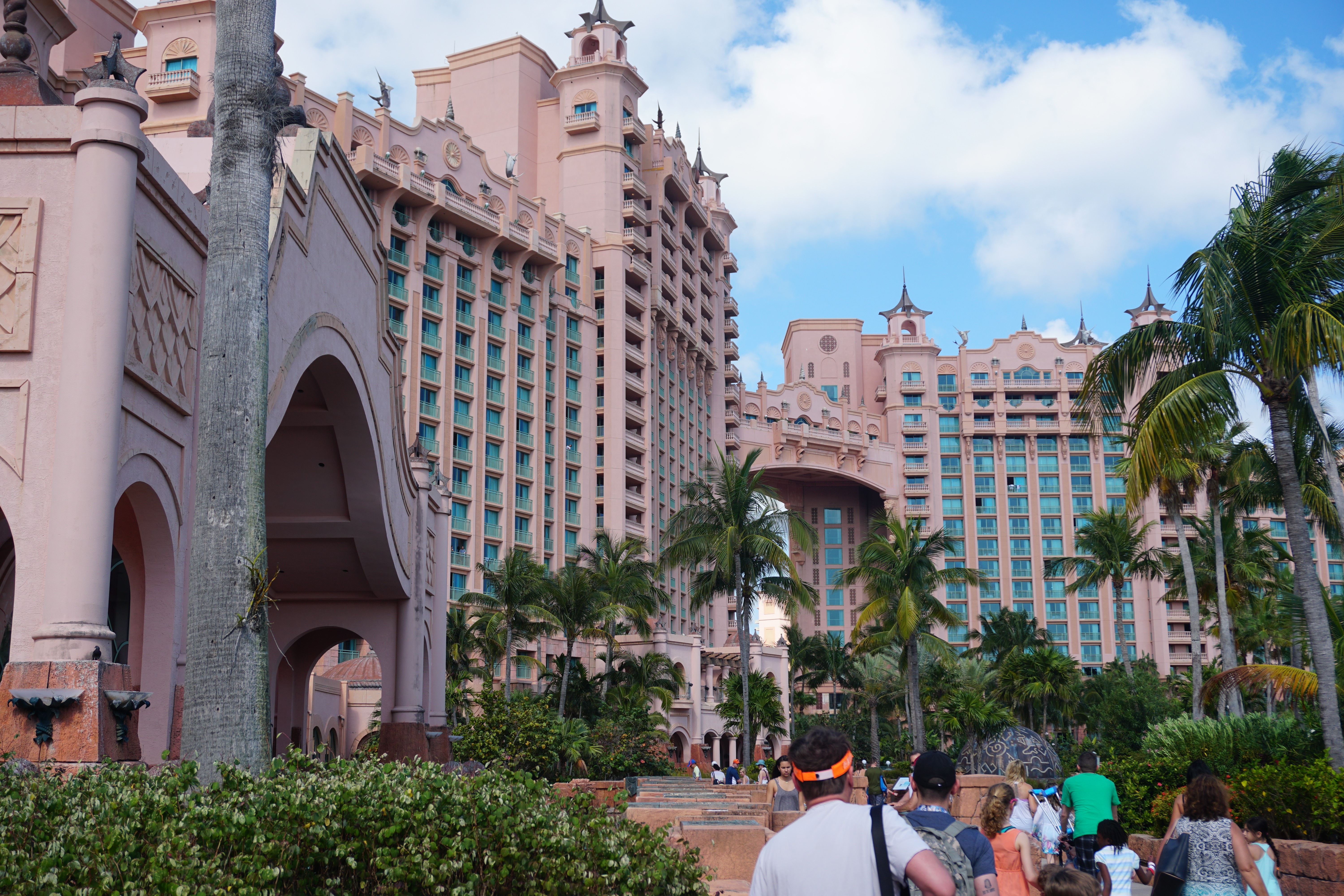 Foto do resort Atlantis, em Nassau. É uma bela caminhada dentro do resort até chegar em Dolphin Cay