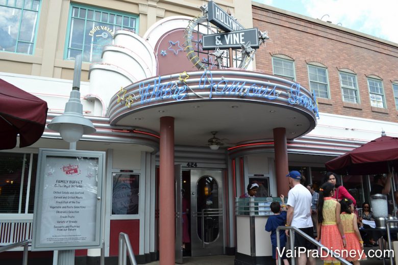 Foto da entrada do Hollwyood & Vine no Disney's Hollywood Studios