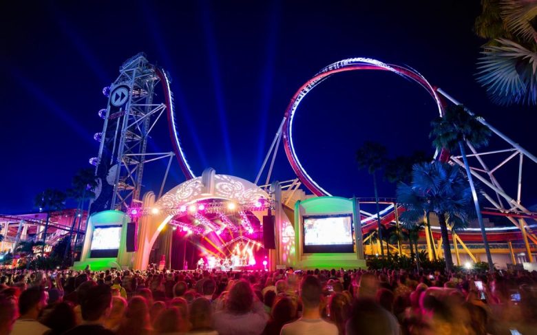 Foto do palco durante um dos shows do Mardi Gras da Universal 