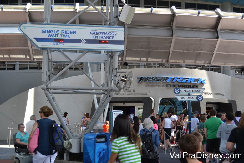 Não esqueça de ver quais atrações oferecem fila de Single Rider.