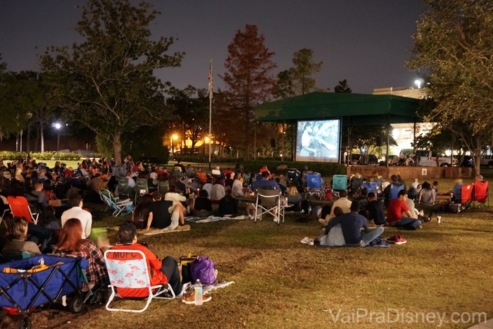 Cinema ao ar livre no parque de Winter Park 