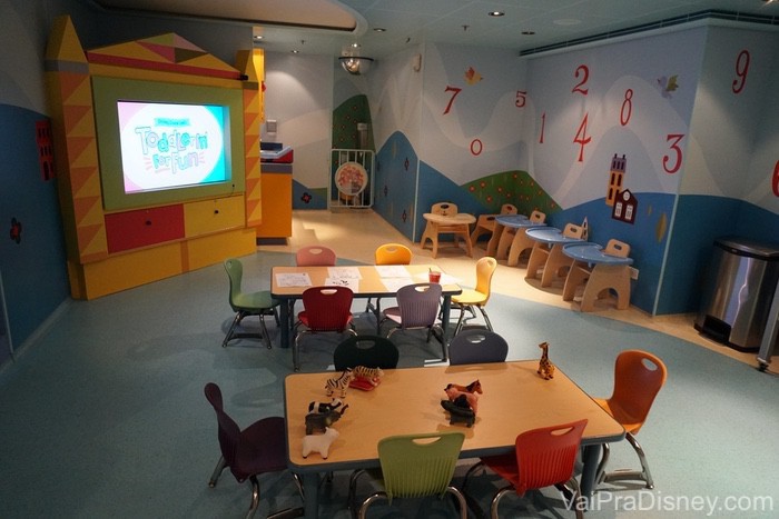 Foto do It's a Small World Nursery em um dos navios, o berçário com atividades 