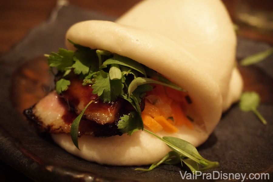 A porção de Pork Belly Buns 